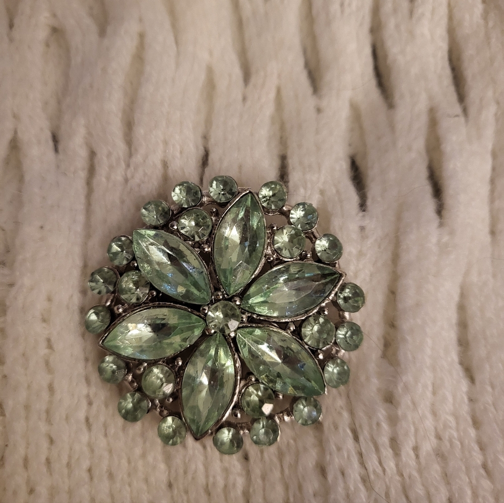 Elegant Green Floral Brooch